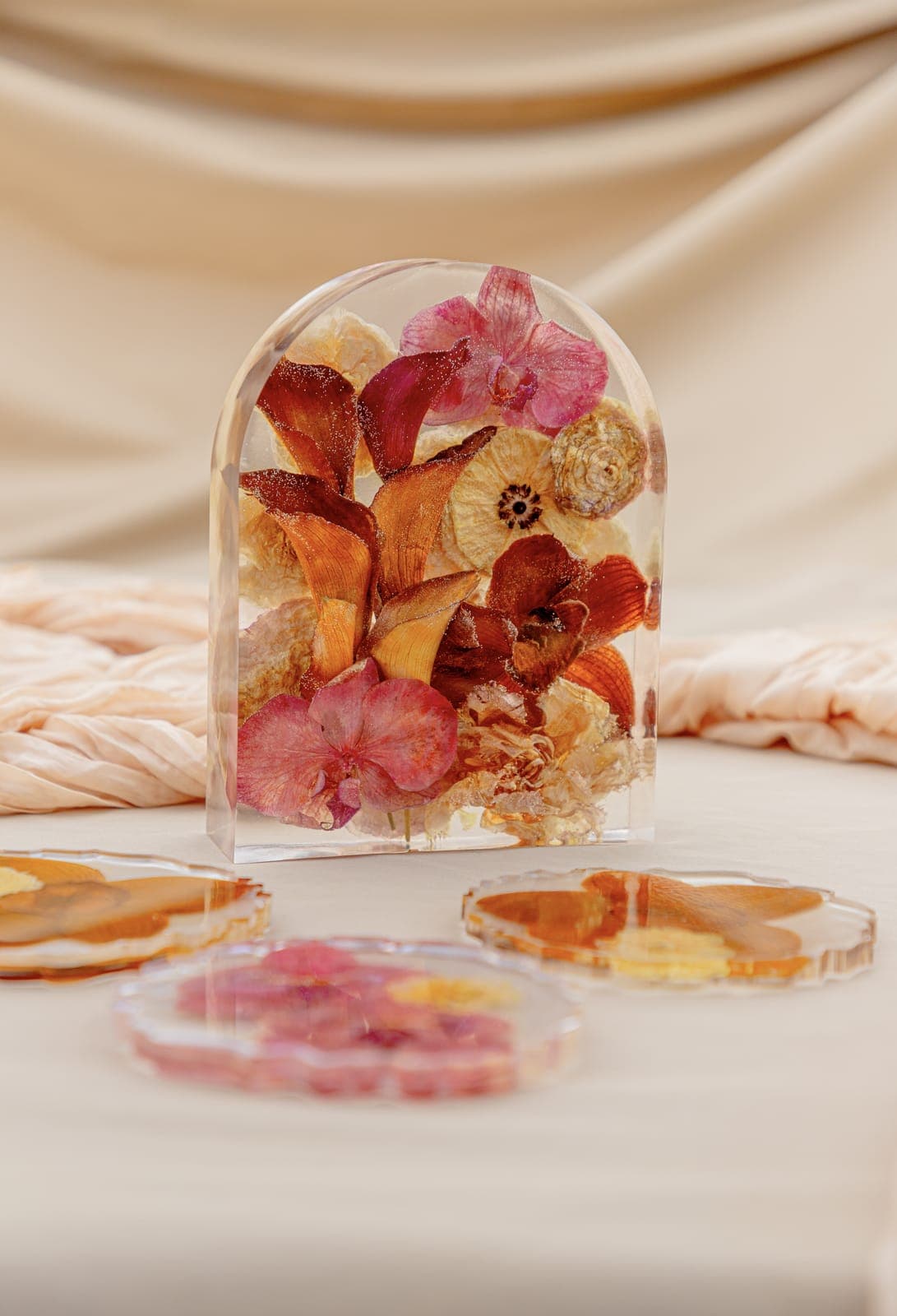 Pieza Eternals “Ohara” con flores preservadas de un ramo de novia